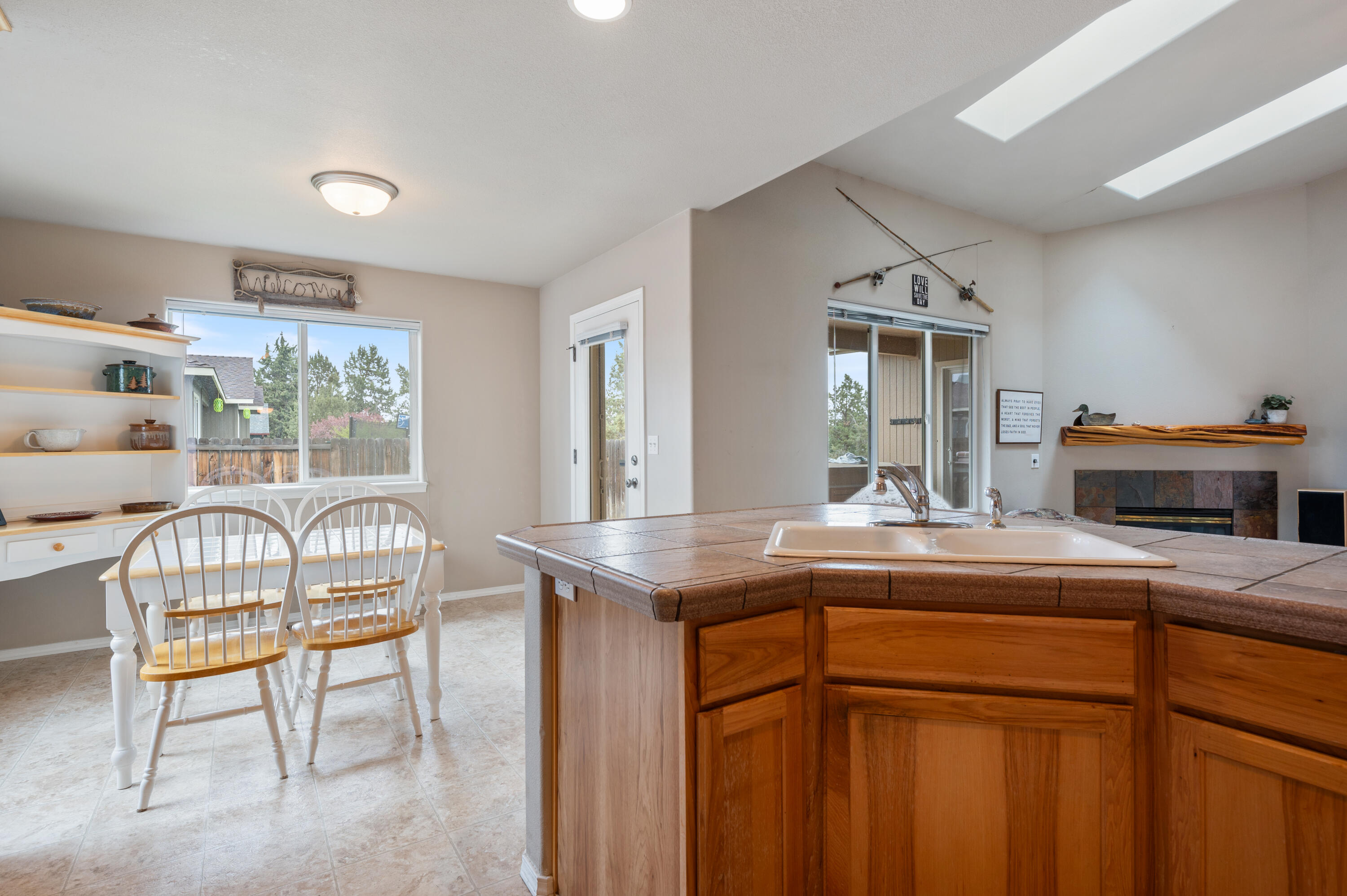 2560 NE 5th Street