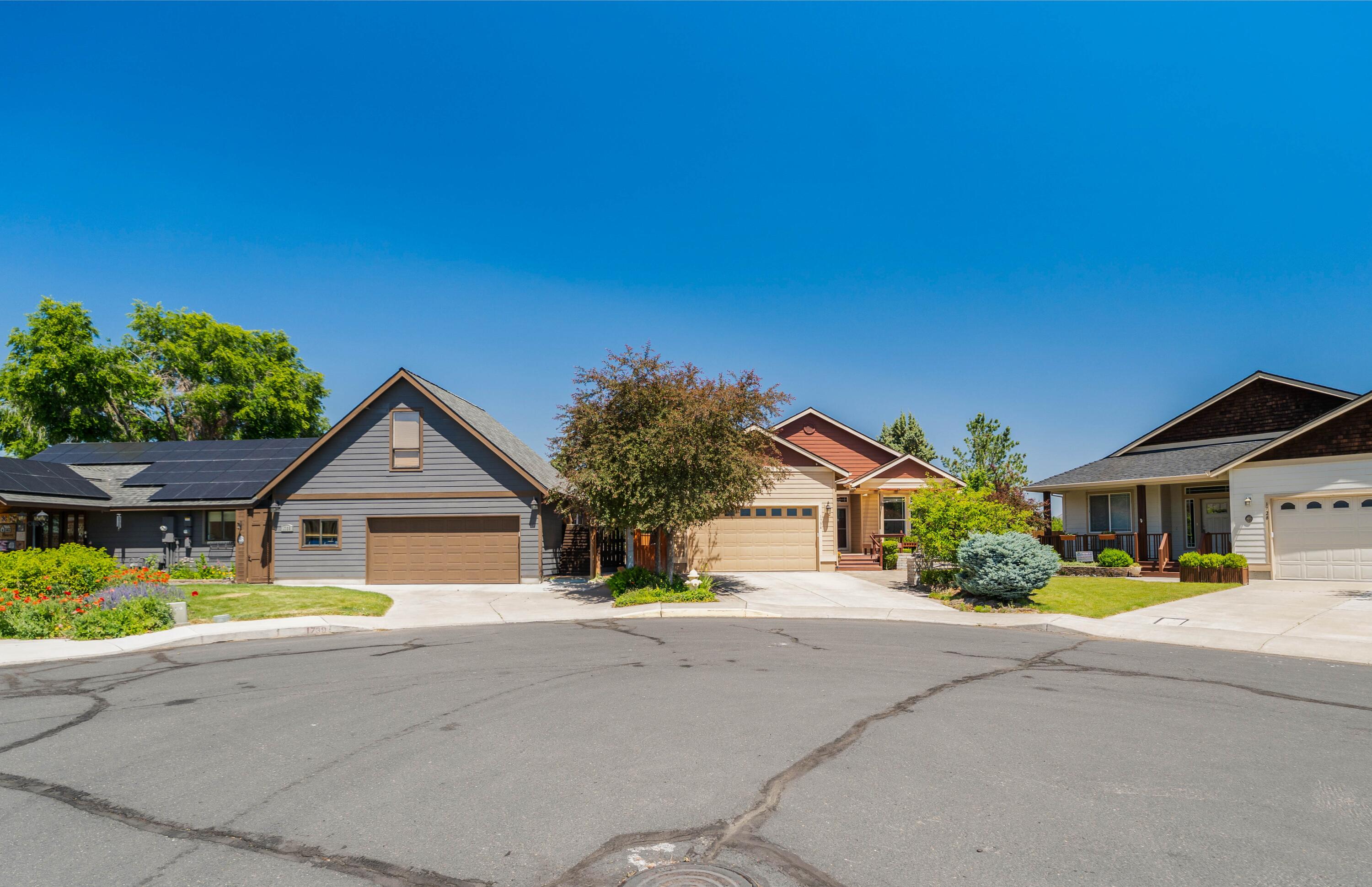1736 NW Rimrock Court