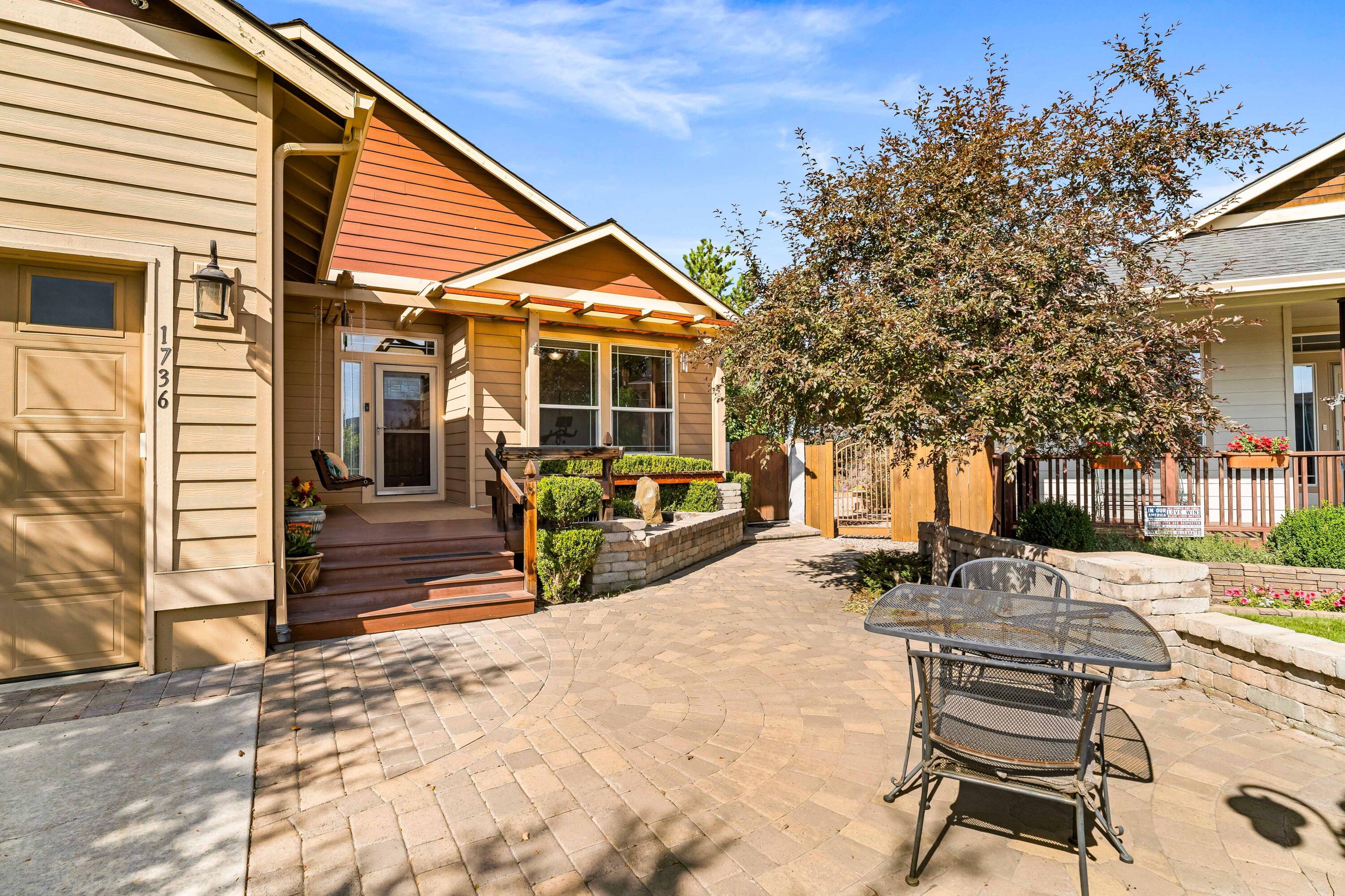 1736 NW Rimrock Court