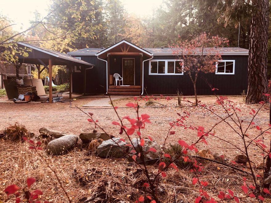 WOW, all usable 5 acres, beautiful home, 3 car garage and sm. workshop near Grants Pass and Medford. Picture perfect and move in ready manufactured home with foundation and tie downs. Roomy and bright stick built home feel. Inground pool and great well with 9 gallons a minute. Well worth the short drive to Rogue River. Ask about possible Owner Carry!