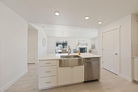 Tiny photo for 1050 NW Fairway Road #153, Madras, OR 97741 (MLS # 220212738)