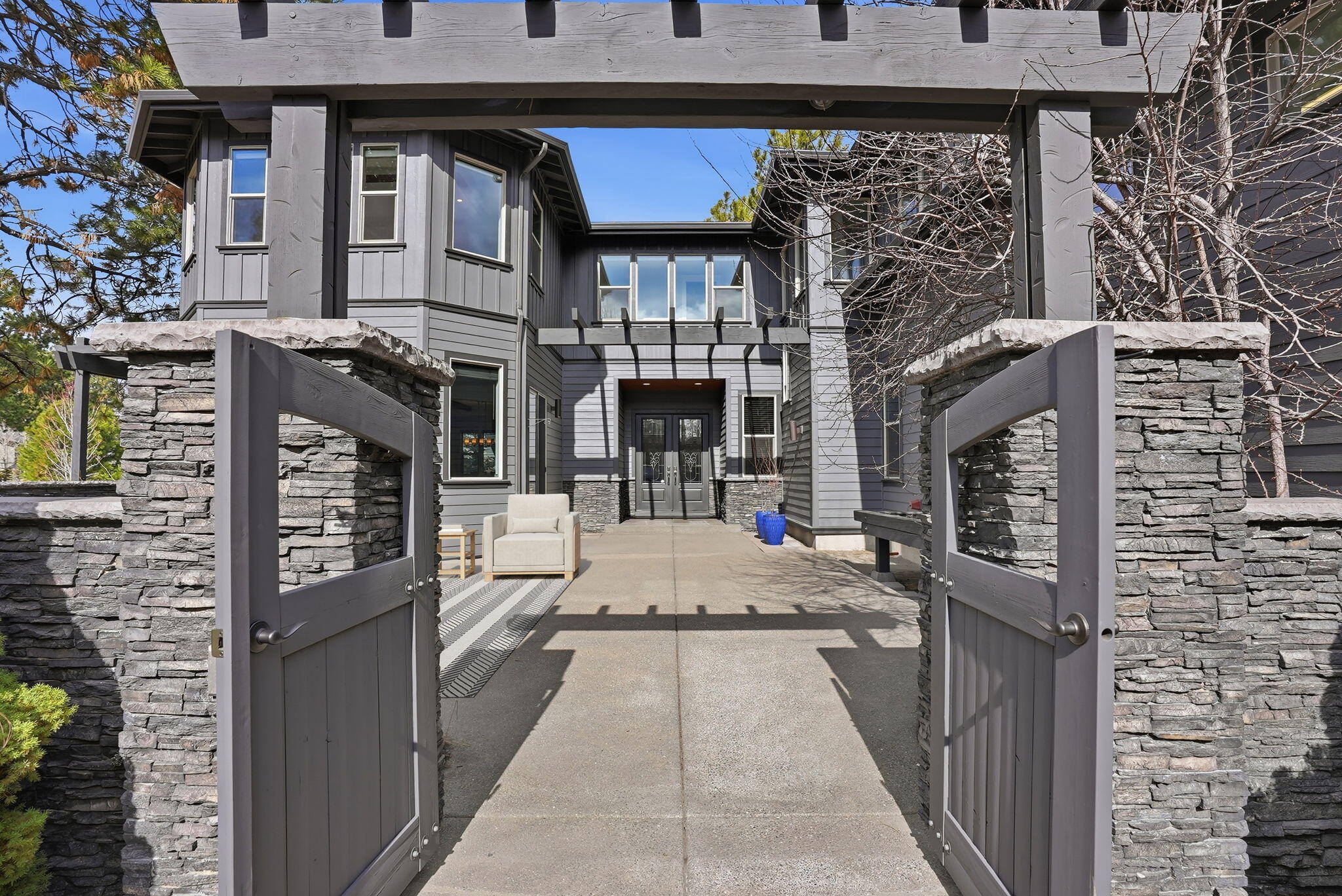 2538 NW Hosmer Lake Drive