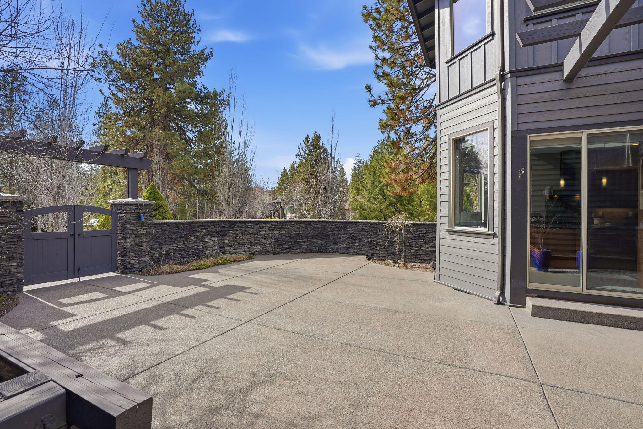 2538 NW Hosmer Lake Drive