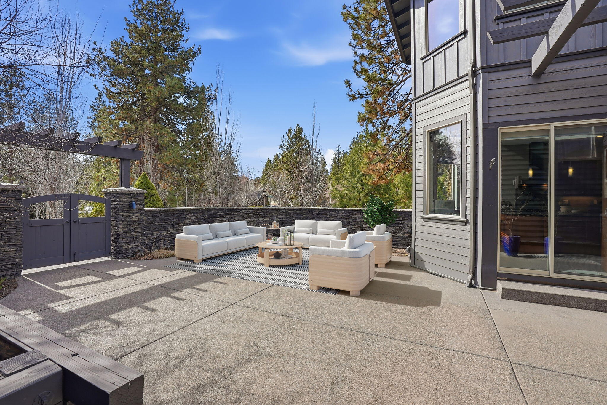 2538 NW Hosmer Lake Drive