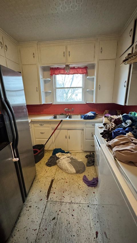 Tiny photo for 9601 Highway 39 Hwy, Klamath Falls, OR 97603 (MLS # 220213235)