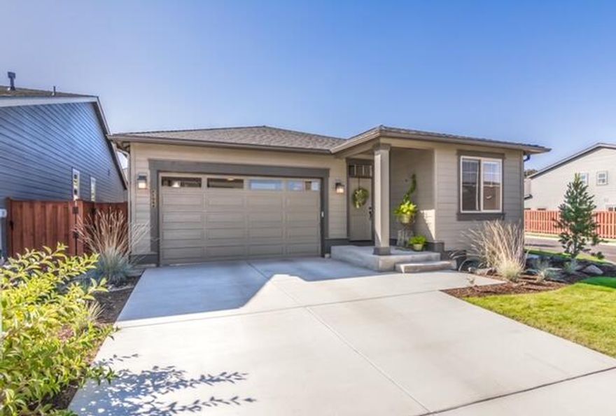 Better than new! Gorgeous Pahlisch single level house in Ochoco Pointe in Prineville! 3 beds 3 full baths, open concept with modern farmhouse finishes. Two
 bedrooms have ensuite bathrooms. White solid alder cabinets, quartz countertops, undermount sinks, Upgraded SS appliances. Other upgrades: Gas
convection/range, AC, custom blinds, fan and full wrap mirror in primary bathroom, Professionally designed landscaped backyard w/sprinklers, drip system &
paver patio, exterior solar shades. Stone surround fireplace with blower for efficiency. Light and bright with enjoyable outdoor patio and paver living space.
Neighborhood HOA cares for front landscaping maintenance, pool, park, and walking paths. Attached garage, on corner lot, move in ready!