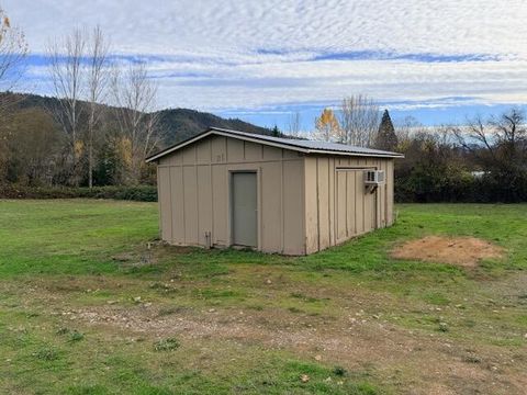 Tiny photo for 2571 E Evans Creek Road, Rogue River, OR 97537 (MLS # 220212037)