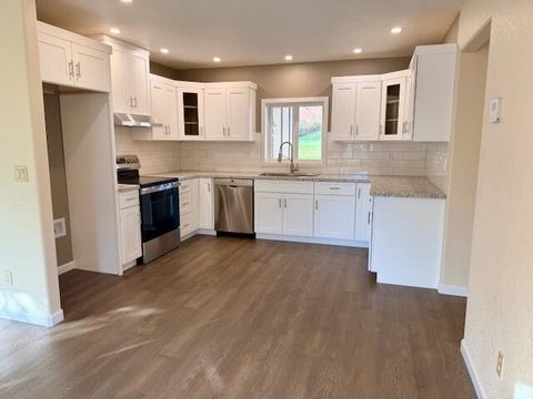 Tiny photo for 2571 E Evans Creek Road, Rogue River, OR 97537 (MLS # 220212037)