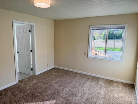 Tiny photo for 2571 E Evans Creek Road, Rogue River, OR 97537 (MLS # 220212037)