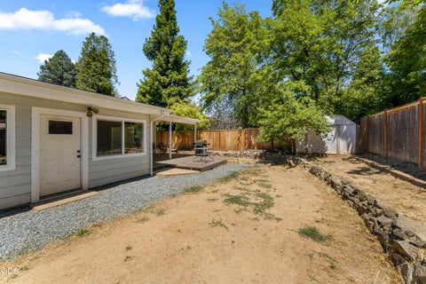 Tiny photo for 703 NE 10th Street, Grants Pass, OR 97526 (MLS # 220223468)