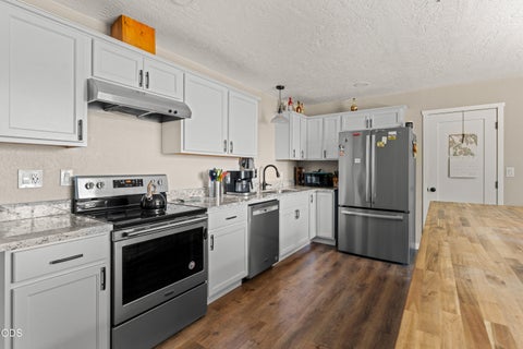 Tiny photo for 703 NE 10th Street, Grants Pass, OR 97526 (MLS # 220223468)
