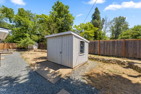 Tiny photo for 703 NE 10th Street, Grants Pass, OR 97526 (MLS # 220223468)