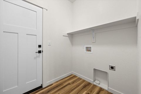 Tiny photo for 728 Dahl Place #17, Medford, OR 97501 (MLS # 220219238)