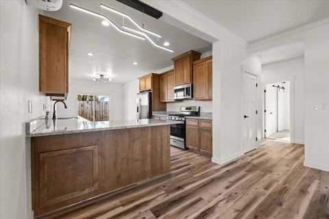 Tiny photo for 728 Dahl Place #17, Medford, OR 97501 (MLS # 220219238)