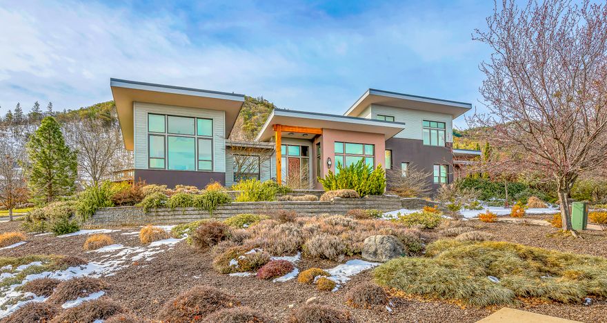 Priced to sell!!! Designed by Carlos Delgado & built by Gary Dorris in 2008, this LEED Platinum Certified (highest qualification level of energy efficiency available) home is located within one of the most desirable neighborhoods Ashland has to offer! Fabulous views of the mountains from nearly every room, this home features 3 spacious bdrms, 2.5 bathrms, 4717 sqft, landscaped 0.39 ac, chef's kitchen (generous pantry space, granite counters, large island), high-end appliances, versatile floor plan, Italian marble & hardwood flooring throughout, & more! Master bedrm (main level) features vaulted ceilings, massive dual walk-in closets, fabulous views, & enhanced privacy. Master bathrm includes one-of-a-kind amenities such as an air-circulating tub, corian sinks, spacious ceramic tile shower, pressurized low profile toilet, & more! Customized to provide tons of natural light throughout the house. Most convenient home where everything fits and flows!