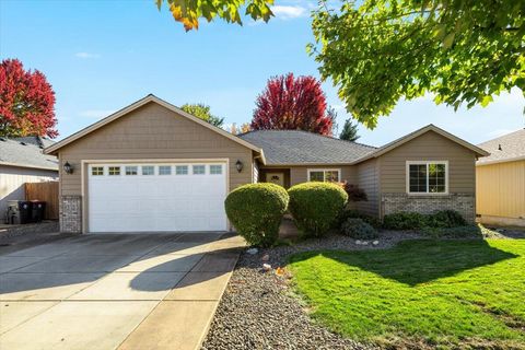 Photo of 3248 Ford Drive, Medford, OR 97504 (MLS # 220211380)