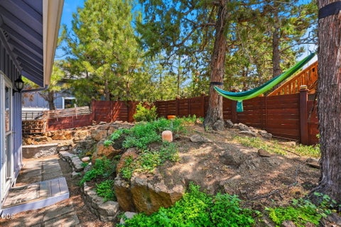 Tiny photo for 62898 Bilyeu Way, Bend, OR 97701 (MLS # 220225916)