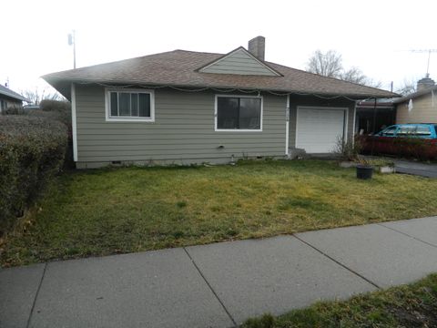 Photo of 2136 Eberlein Avenue, Klamath Falls, OR 97601 (MLS # 220213407)