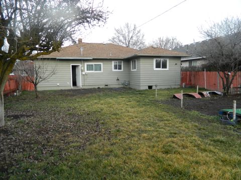 Tiny photo for 2136 Eberlein Avenue, Klamath Falls, OR 97601 (MLS # 220213407)
