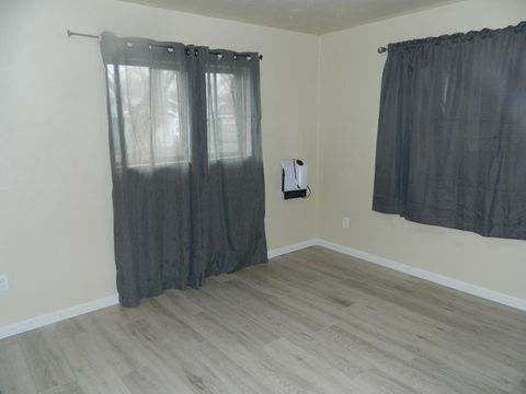 Tiny photo for 2136 Eberlein Avenue, Klamath Falls, OR 97601 (MLS # 220213407)