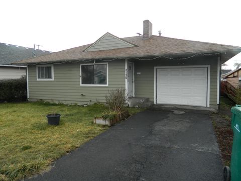 Tiny photo for 2136 Eberlein Avenue, Klamath Falls, OR 97601 (MLS # 220213407)