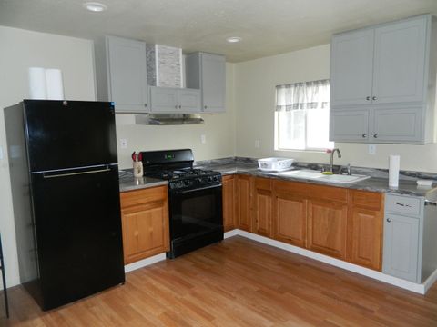 Tiny photo for 2136 Eberlein Avenue, Klamath Falls, OR 97601 (MLS # 220213407)