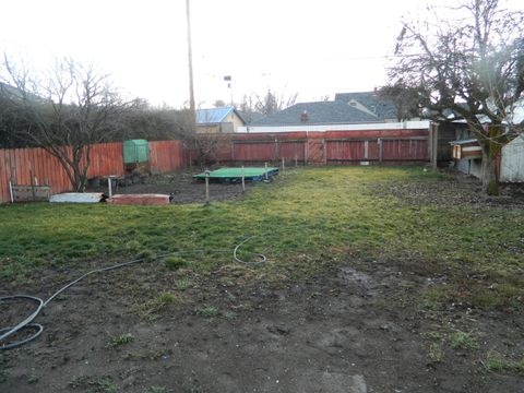 Tiny photo for 2136 Eberlein Avenue, Klamath Falls, OR 97601 (MLS # 220213407)