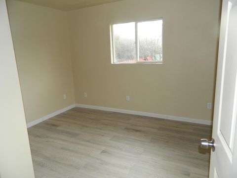 Tiny photo for 2136 Eberlein Avenue, Klamath Falls, OR 97601 (MLS # 220213407)