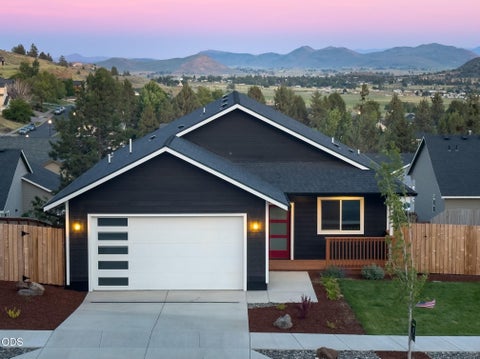 Photo of 1176 Orange Blossom Drive #139, Klamath Falls, OR 97601 (MLS # 220228309)