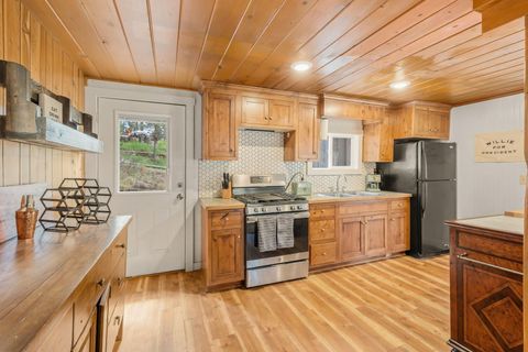 Tiny photo for 51970 Old Wickiup Road, La Pine, OR 97739 (MLS # 220186066)