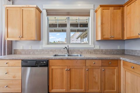 Tiny photo for 1082 SE Yarrow Avenue, Madras, OR 97741 (MLS # 220215602)