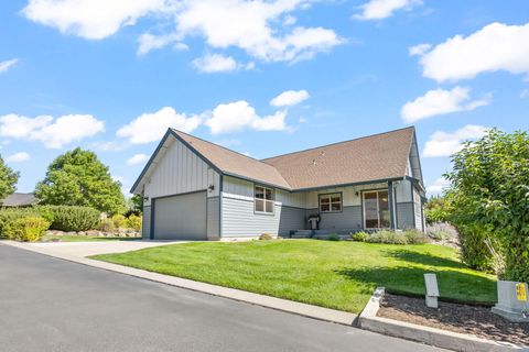 Tiny photo for 1082 SE Yarrow Avenue, Madras, OR 97741 (MLS # 220215602)