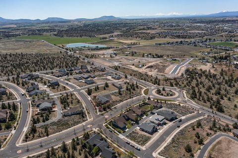 Tiny photo for 1082 SE Yarrow Avenue, Madras, OR 97741 (MLS # 220215602)