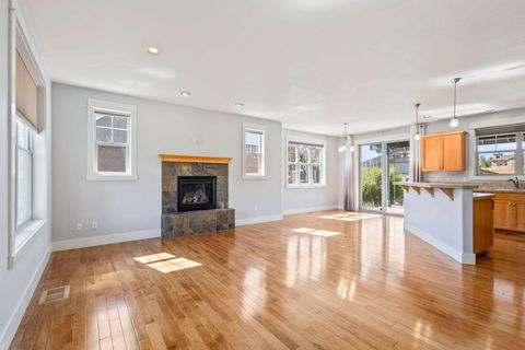 Tiny photo for 1082 SE Yarrow Avenue, Madras, OR 97741 (MLS # 220215602)