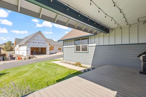 Tiny photo for 1082 SE Yarrow Avenue, Madras, OR 97741 (MLS # 220215602)