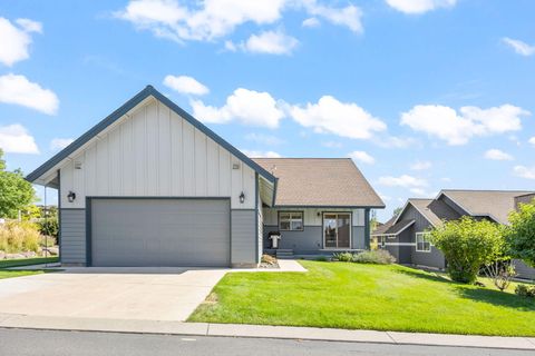 Tiny photo for 1082 SE Yarrow Avenue, Madras, OR 97741 (MLS # 220215602)