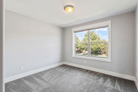 Tiny photo for 1082 SE Yarrow Avenue, Madras, OR 97741 (MLS # 220215602)