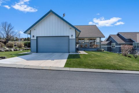 Tiny photo for 1082 SE Yarrow Avenue, Madras, OR 97741 (MLS # 220215602)