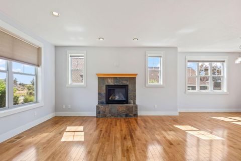 Tiny photo for 1082 SE Yarrow Avenue, Madras, OR 97741 (MLS # 220215602)