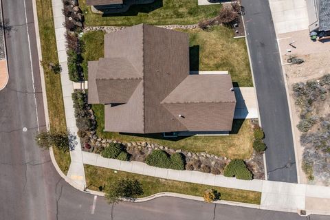 Tiny photo for 1082 SE Yarrow Avenue, Madras, OR 97741 (MLS # 220215602)