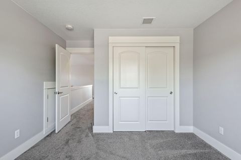 Tiny photo for 1082 SE Yarrow Avenue, Madras, OR 97741 (MLS # 220215602)