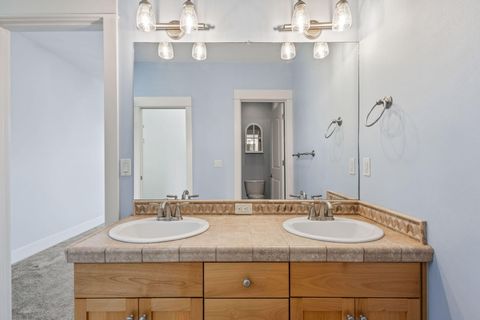 Tiny photo for 1082 SE Yarrow Avenue, Madras, OR 97741 (MLS # 220215602)