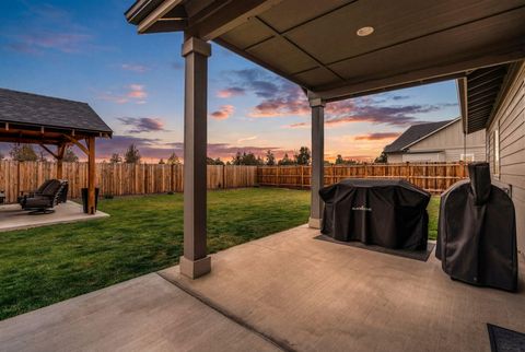 Tiny photo for 4980 SW Zenith Avenue, Redmond, OR 97756 (MLS # 220212433)