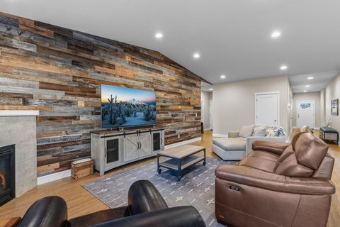 Tiny photo for 4980 SW Zenith Avenue, Redmond, OR 97756 (MLS # 220212433)