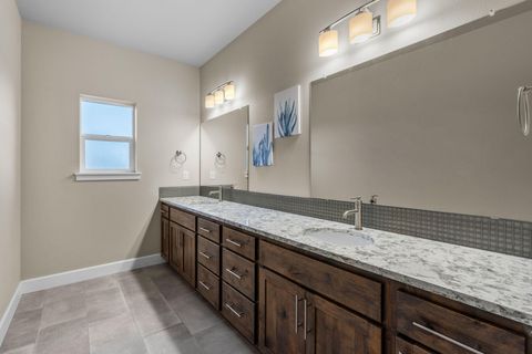 Tiny photo for 4980 SW Zenith Avenue, Redmond, OR 97756 (MLS # 220212433)