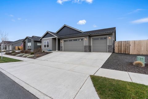 Tiny photo for 4980 SW Zenith Avenue, Redmond, OR 97756 (MLS # 220212433)