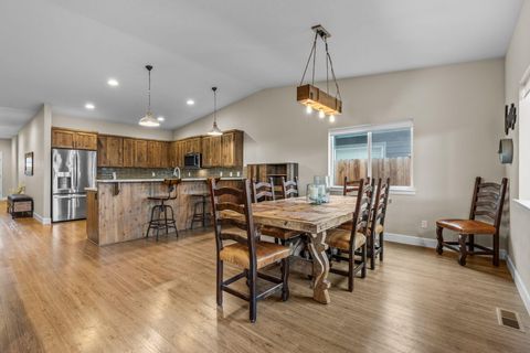 Tiny photo for 4980 SW Zenith Avenue, Redmond, OR 97756 (MLS # 220212433)