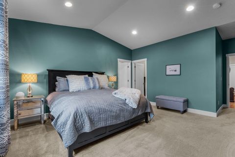 Tiny photo for 4980 SW Zenith Avenue, Redmond, OR 97756 (MLS # 220212433)