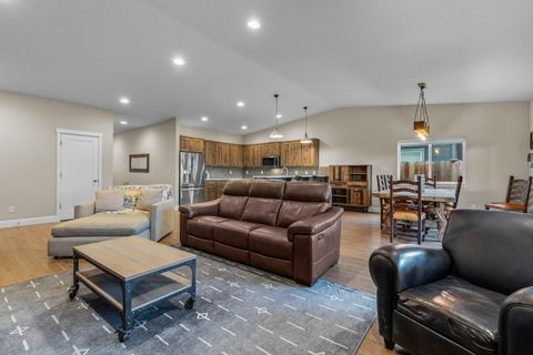 Tiny photo for 4980 SW Zenith Avenue, Redmond, OR 97756 (MLS # 220212433)