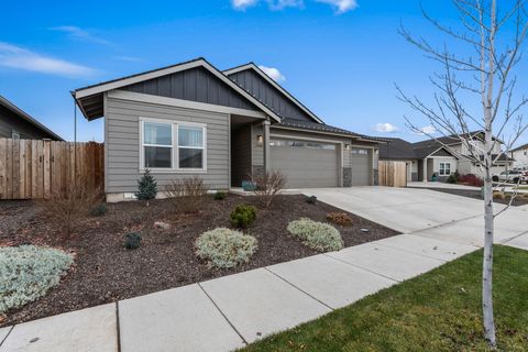 Tiny photo for 4980 SW Zenith Avenue, Redmond, OR 97756 (MLS # 220212433)